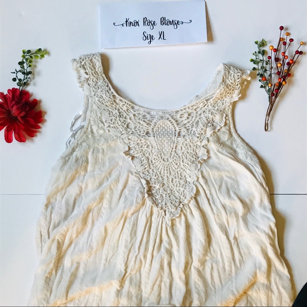 Cream Colored, Lace Knox Rose Blouse 💛